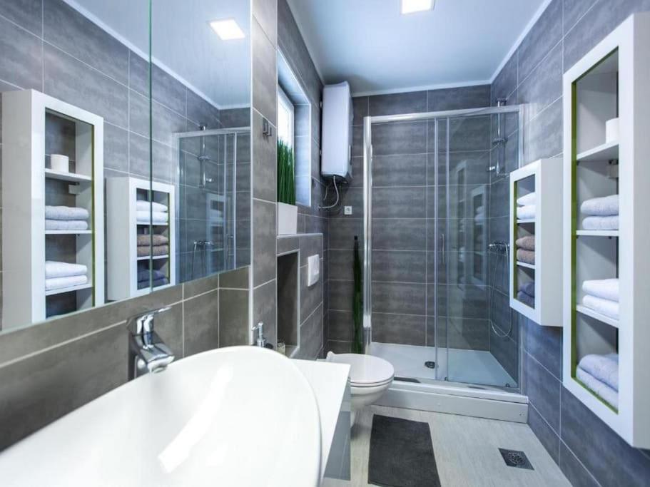 Bleu Villa - Three Bedroom Villa With Balcony And City View 두브로브니크 외부 사진
